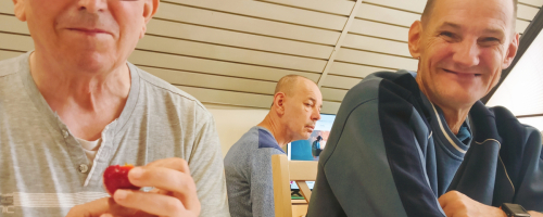 Truskawkowe szaleństwo – koktajl z jogurtem lub śmietaną i cukrem lub truskawki w całości. Do wyboru. 