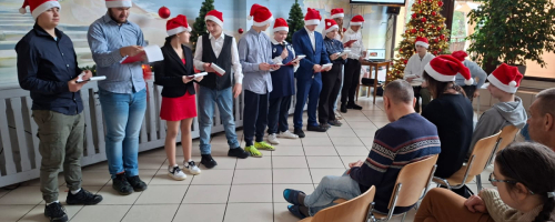 Kolędowanie z młodzieżą z MOS nr. 1 w Łomiankach